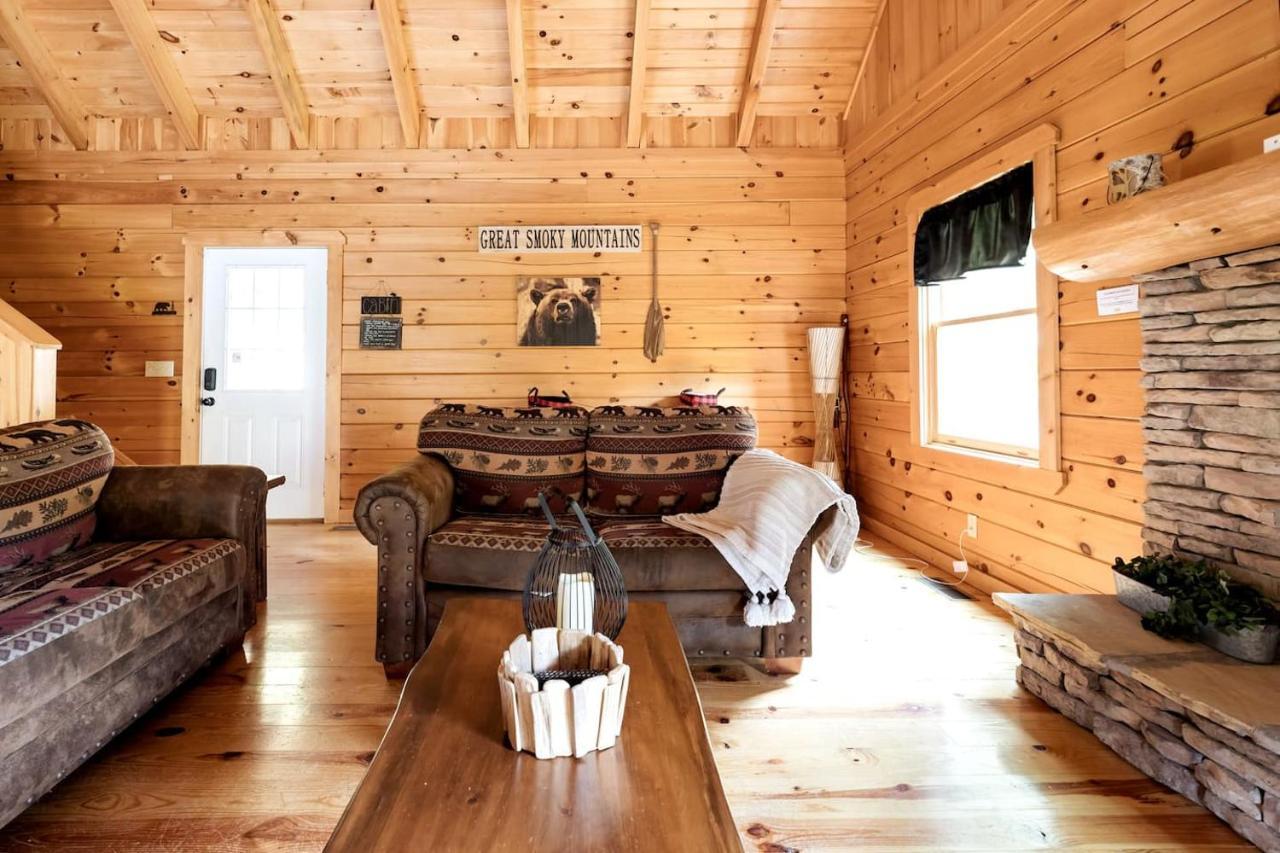 Smoky Mtn Hideaway - Cabin W/ Hot Tub & Pool Table Sevierville Exterior foto