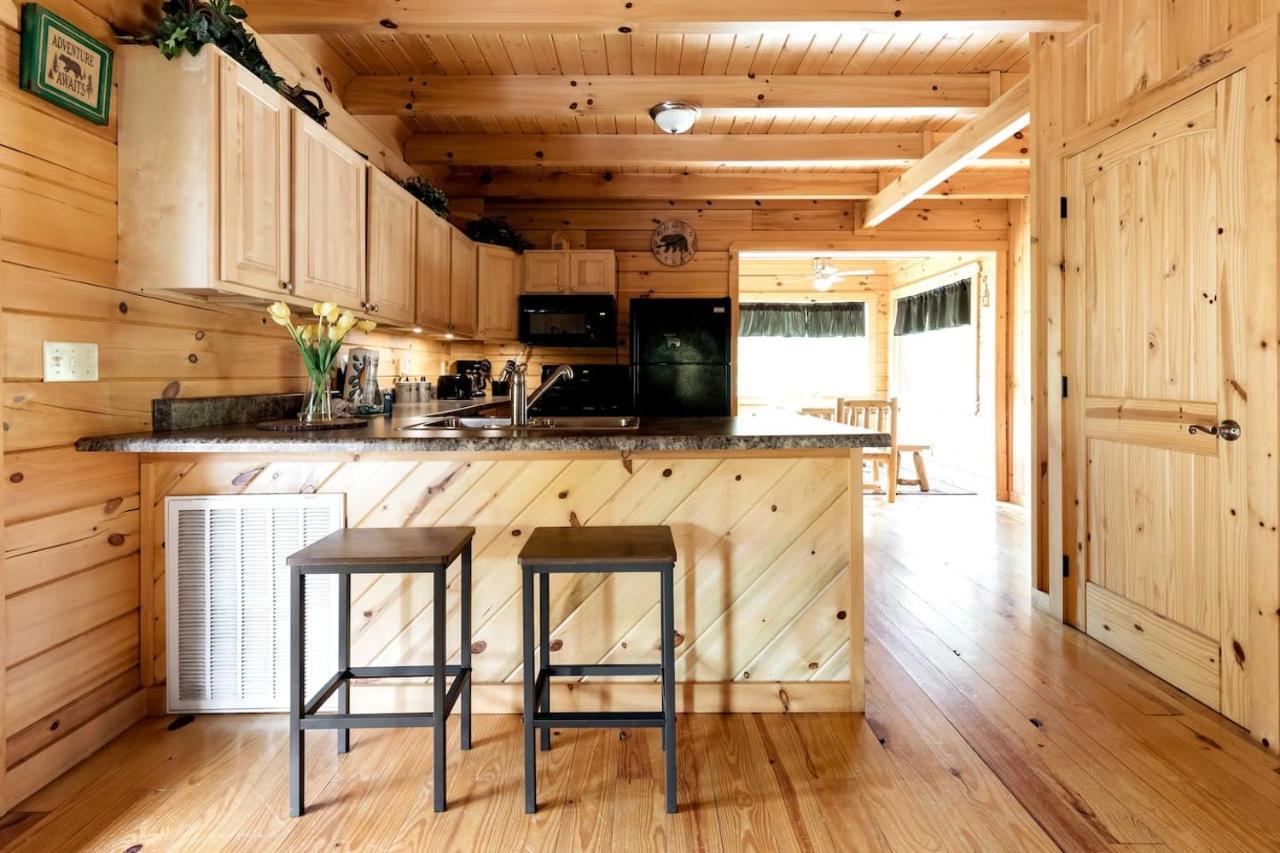 Smoky Mtn Hideaway - Cabin W/ Hot Tub & Pool Table Sevierville Exterior foto