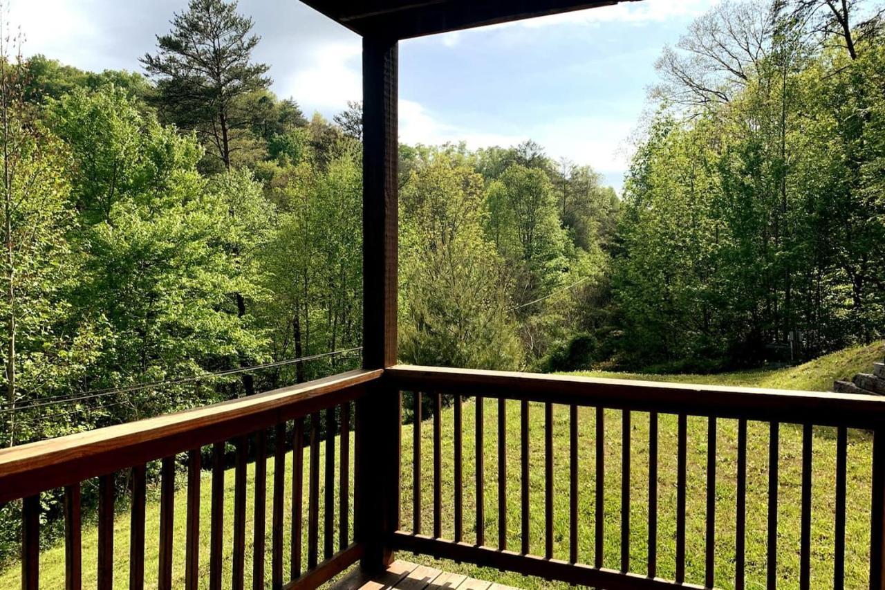 Smoky Mtn Hideaway - Cabin W/ Hot Tub & Pool Table Sevierville Exterior foto
